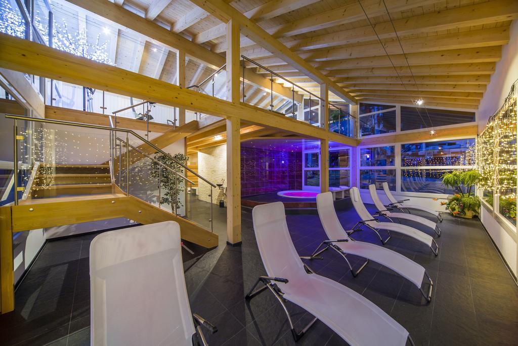 Wellness- Und Schneesporthotel Christiania 萨斯阿尔马格尔 外观 照片